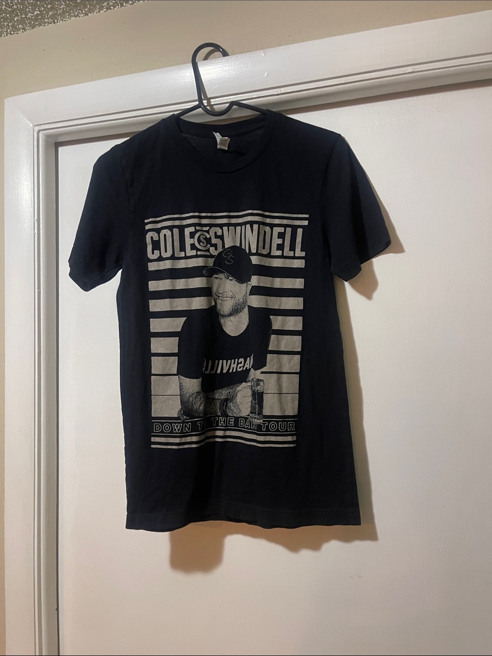 Cole Swindell 2022 down to the bar tour shirt size small
